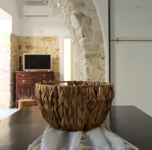 Laina Traditional * Aperathos