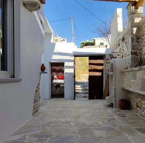 Laina Traditional Holiday home