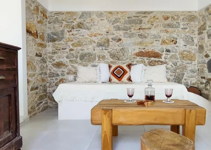 Laina Traditional * Aperathos