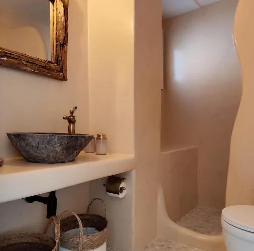 Laina Traditional Holiday home