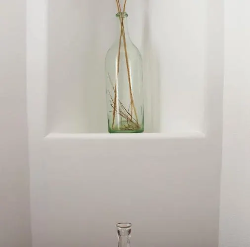 Laina Traditional Aperathos