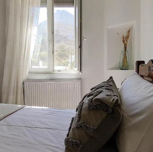 Laina Traditional Holiday home *