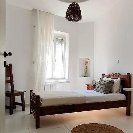 Laina Traditional Casa de Férias Apérathos
